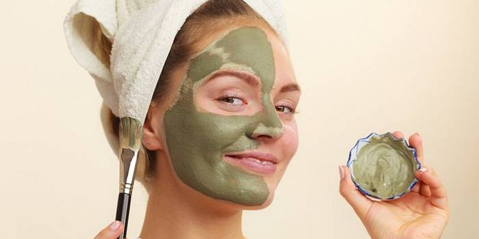 Tonmaske im Gesicht