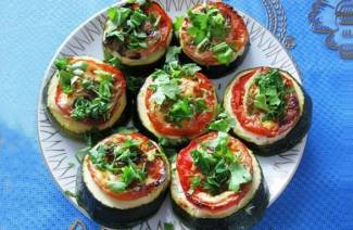 Aubergines au four avec tomates et fromage
