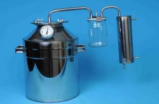 Moonshine với một nồi hấp