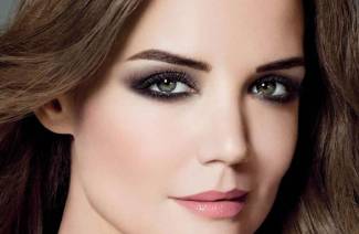 Maquillage pour les yeux gris-vert
