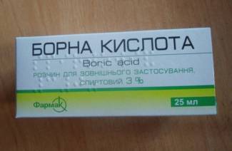 Борна киселина у уху