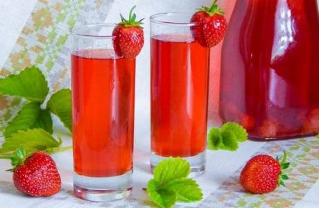 Jahodový kompot na zimu bez sterilizácie