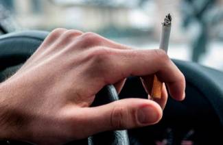 Como remover o cheiro de cigarros das mãos