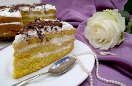 Bolo de Esponja com Creme de Leite