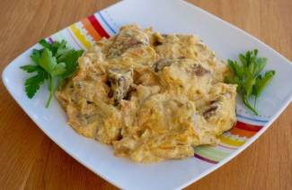 Hühnerleber in saurer Sahne