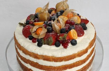Pastel con frutas del bosque