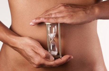 Como causar menstruação com um atraso