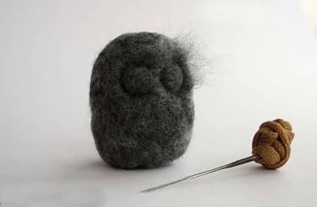 ทีละขั้นตอน felting จากขนสัตว์สำหรับผู้เริ่มต้น