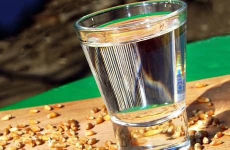 „Moonshine“ ant kviečių be mielių