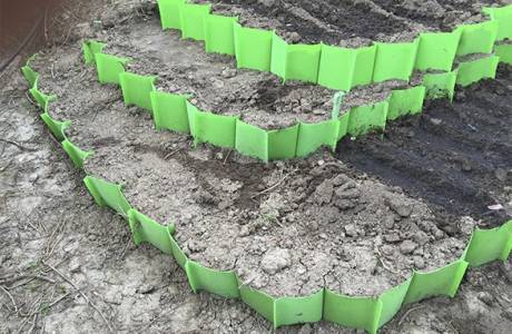 Border strip for beds