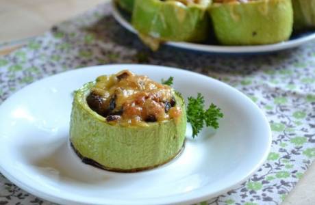 Gefüllte Zucchini im Ofen