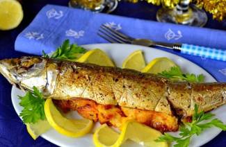 Caballa al horno en papel de aluminio