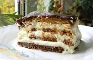 Mit Keksen und Kondensmilch backen
