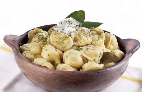 Como cozinhar bolinhos em uma panela