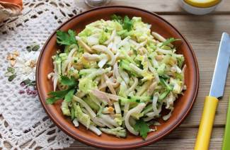 Salad với xúc xích phô mai