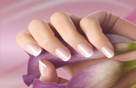 Renforcement des ongles avec de la poudre acrylique sous gel polonais