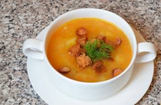 Sopa de ervilha de linguiça defumada