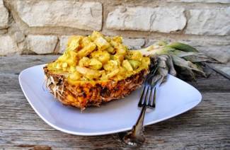 Ananas-kana-salaatti