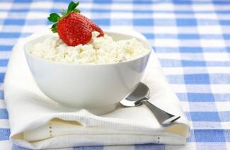 ¿Qué se puede comer requesón en una dieta?