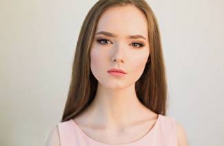 Surplombant le maquillage Brown Eyes
