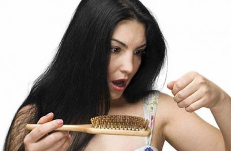 Làm gì khi rụng tóc?