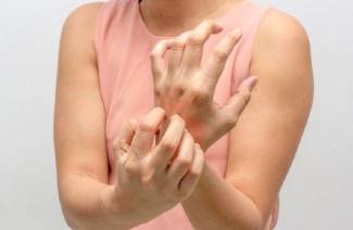 Démangeaisons sur les mains