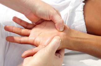 ทำไมมือของคุณถึงมึนงง