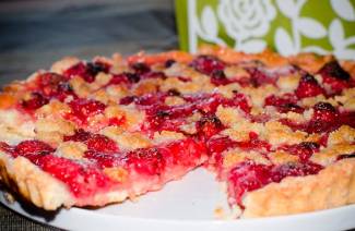 Schnelle Himbeertorte aus vorgefertigtem Teig