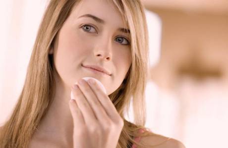 Tea tree oil for face