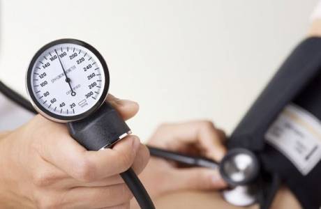 Causas y tratamiento de la hipertensión arterial.