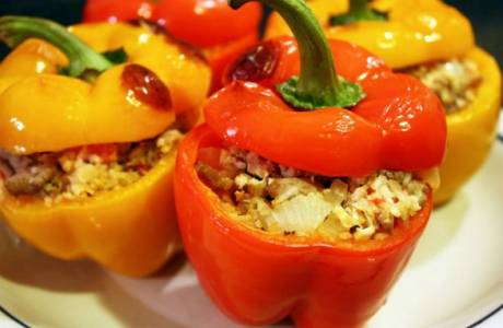 Húsral és rizzsel töltött paprika