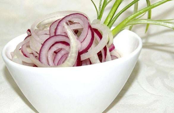 Салата од киселог лука