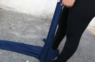 Hvordan strekke jeans i lengden