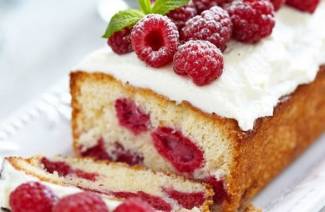 3 einfache Torten mit gefrorenen Himbeeren