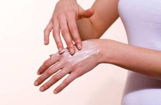 O creme para as mãos mais eficaz para peles muito secas