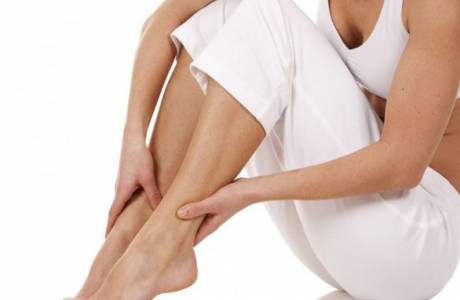 Phải làm gì nếu chân bị chuột rút