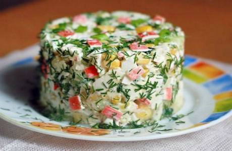 Salade classique au bâton de crabe
