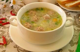 Sopa de almôndega e arroz