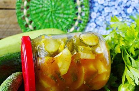 Salade de concombres et courgettes pour l'hiver
