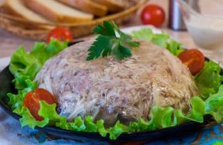 ขาหมูและไก่
