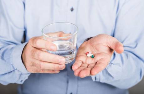 O regime de tratamento para gastroduodenite em adultos