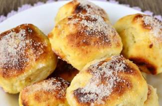 Coalhada pãezinhos como penugem em 5 minutos