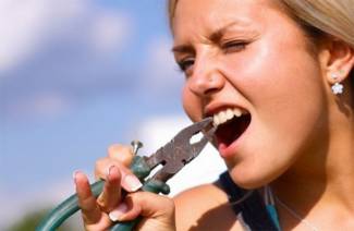 Comment calmer un mal de dents à la maison