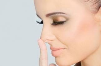 Courbure du septum nasal