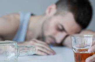 Semne de alcoolism la un bărbat
