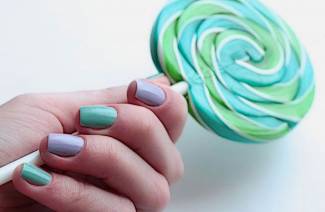 Manucure couleur menthe