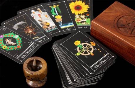 Kā uzminēt uz tarot kartēm
