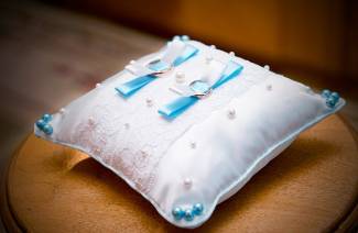 DIY nhẫn cưới gối