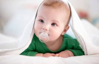 Comment sevrer un bébé d'un mannequin