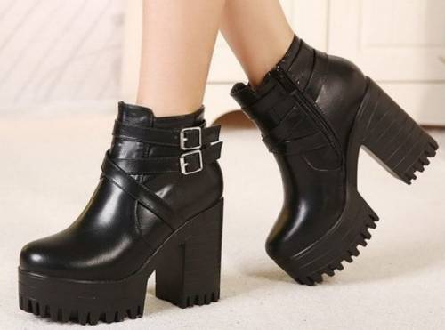Chaussures pour femmes à semelles épaisses